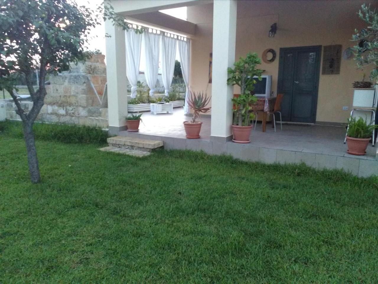 Villetta Dote Casarano Buitenkant foto
